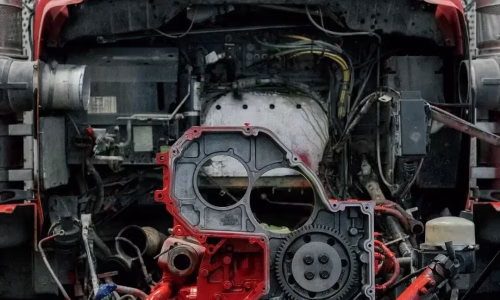 CHECKING TRUCK ENGINE SERVICE
